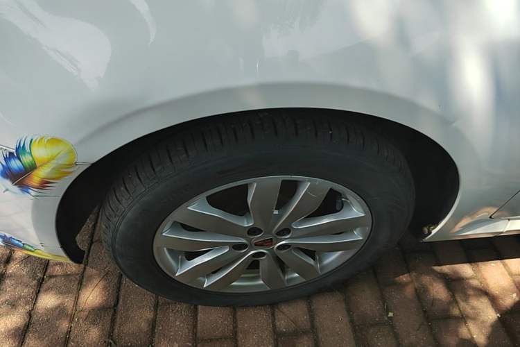 Used Roewe 350 2015 1.5L Manual Luxury Sunroof Edition Left Front Wheel Hub