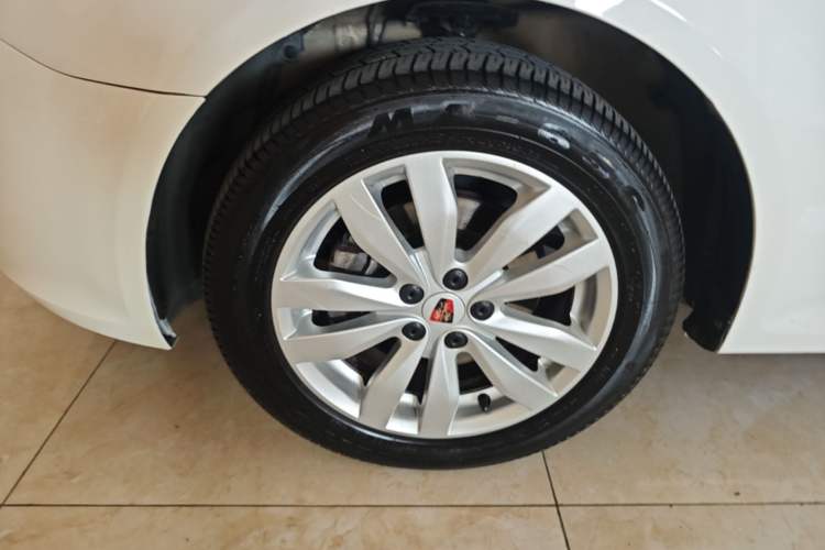 Used Roewe 350 2015 1.5L Automatic Luxury Sunroof Edition Left Front Wheel Hub