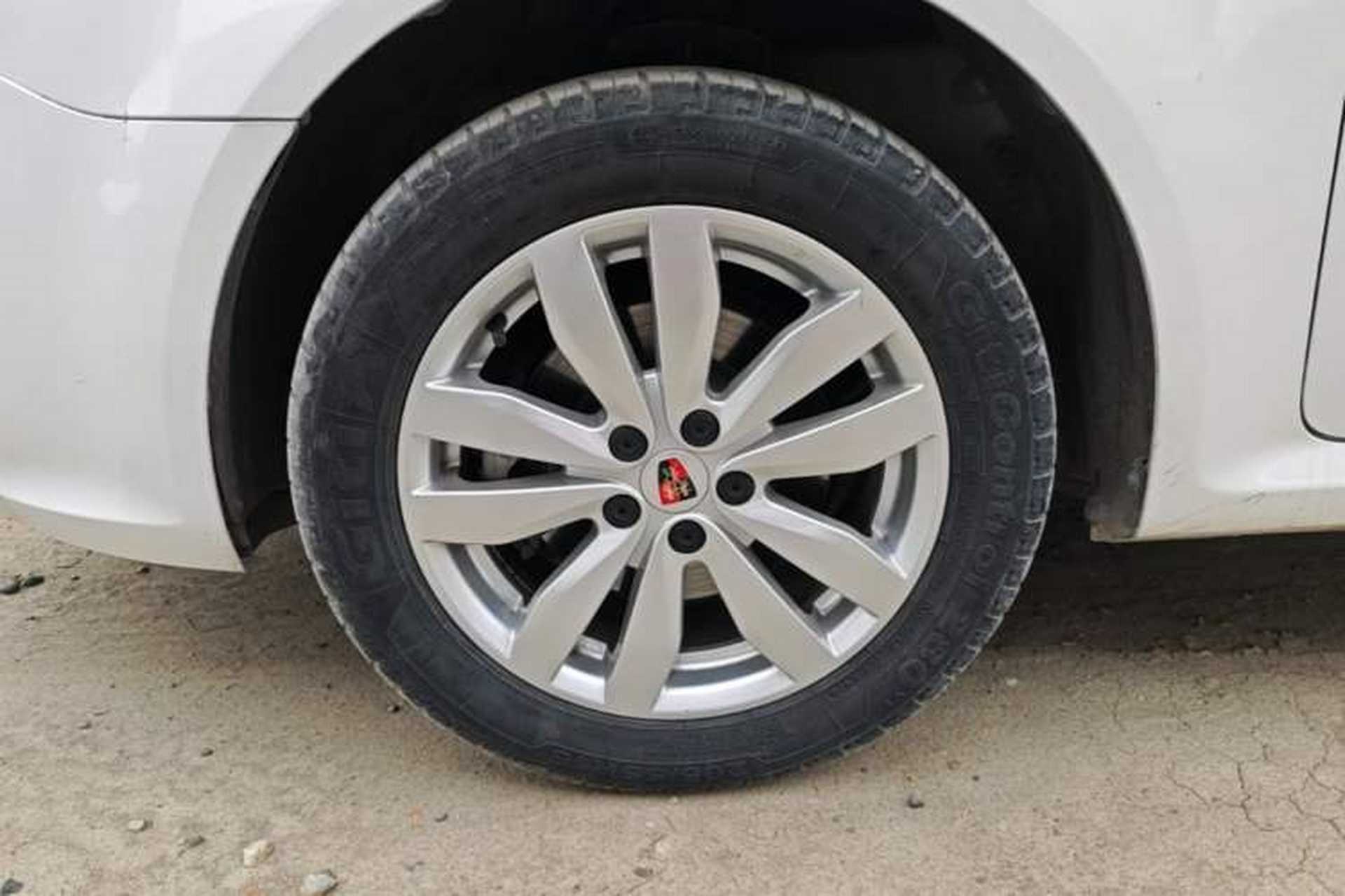 Used Roewe 350 2015 1.5L Manual Luxury Sunroof Edition Left Front Wheel Hub