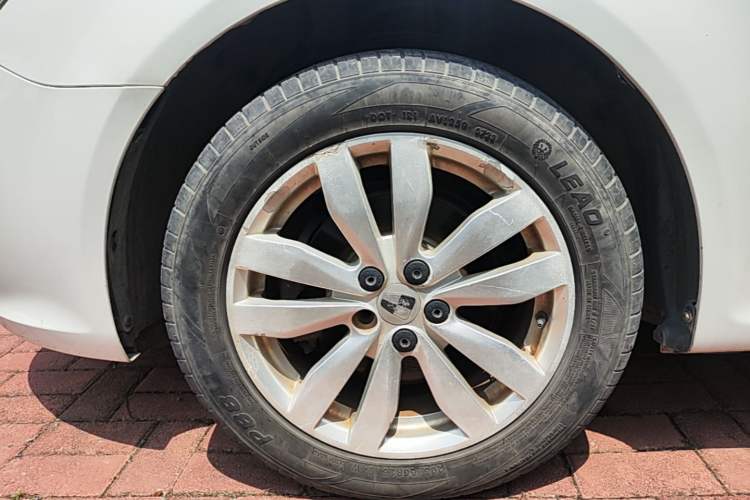 Used Roewe 350 2015 1.5L Manual Luxury Sunroof Edition Left Front Wheel Hub