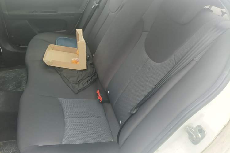 Used Roewe 350 2015 1.5L Manual Luxury Sunroof Edition Left Rear Seat