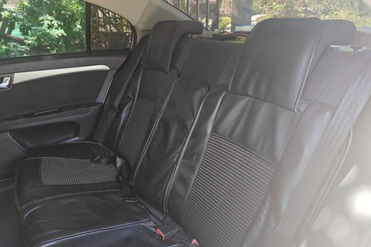 Used Roewe 350 2015 1.5L Manual Luxury Sunroof Edition Left Rear Seat
