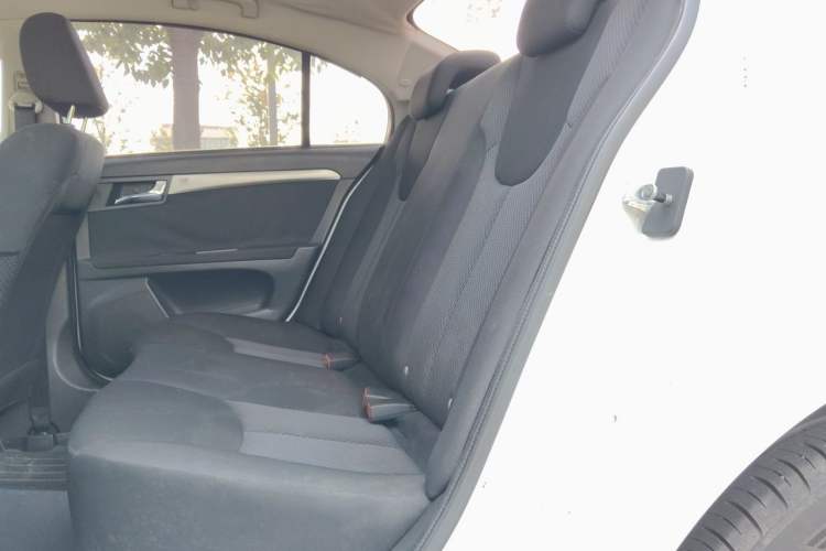 Used Roewe 350 2015 1.5L Automatic Luxury Sunroof Edition Left Rear Seat