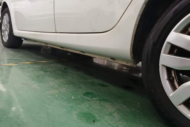 Used Roewe 350 2015 1.5L Automatic Luxury Sunroof Edition Left Side Sill
