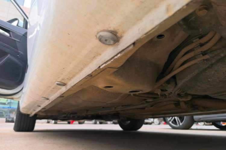 Used Roewe 350 2015 1.5L Manual Luxury Sunroof Edition Left Side Sill
