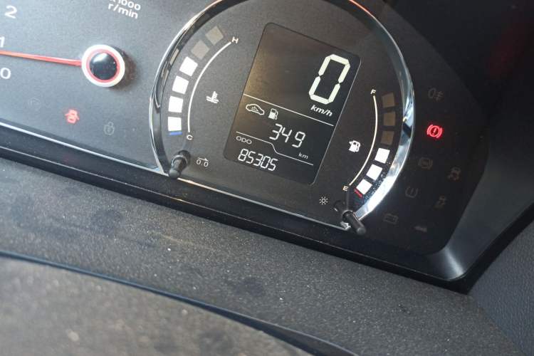 Used Roewe 350 2015 1.5L Manual Luxury Sunroof Edition Odometer Close Up