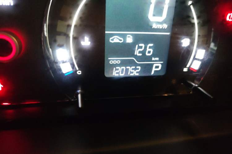 Used Roewe 350 2015 1.5L Automatic Luxury Sunroof Edition Odometer Close Up