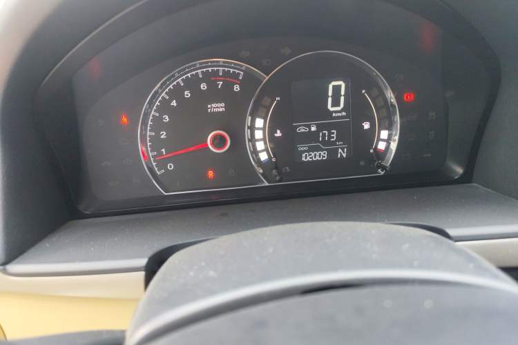 Used Roewe 350 2015 1.5L Automatic Luxury Sunroof Edition Odometer Close Up