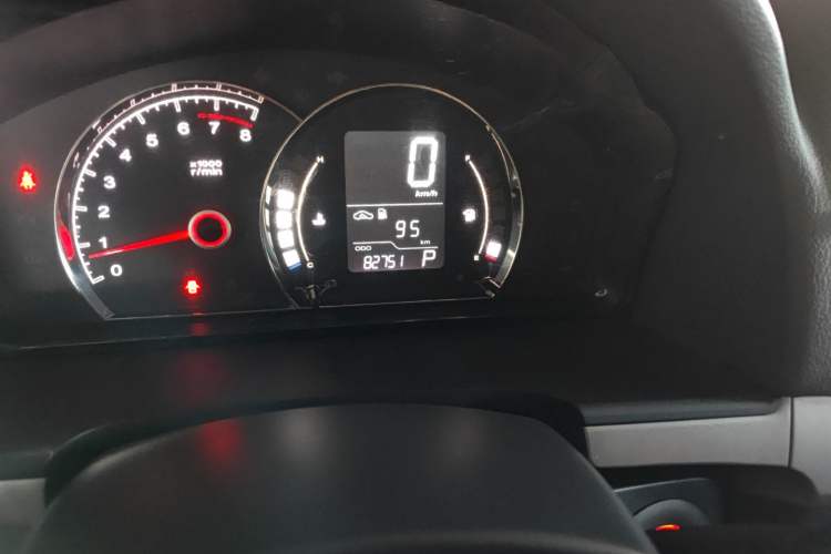Used Roewe 350 2015 1.5L Automatic Luxury Sunroof Edition Odometer Close Up