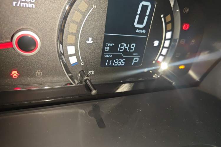 Used Roewe 350 2015 1.5L Automatic Luxury Sunroof Edition Odometer Close Up