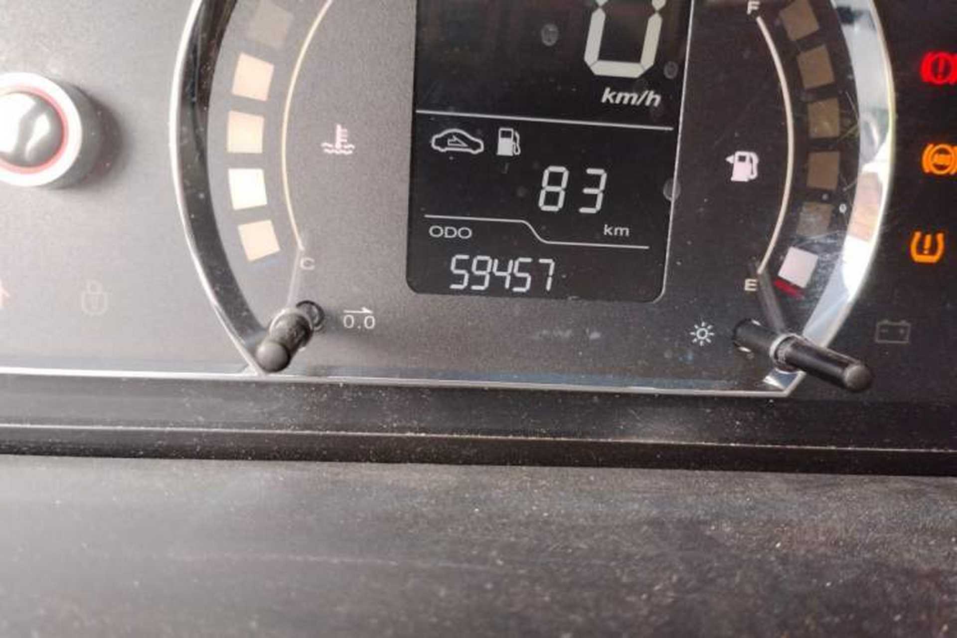 Used Roewe 350 2015 1.5L Manual Luxury Sunroof Edition Odometer Close Up