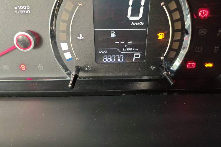 Used Roewe 350 2015 1.5L Automatic Luxury Sunroof Edition Odometer Close Up
