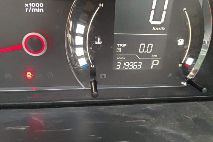 Used Roewe 350 2015 1.5L Automatic Luxury Sunroof Edition Odometer Close Up