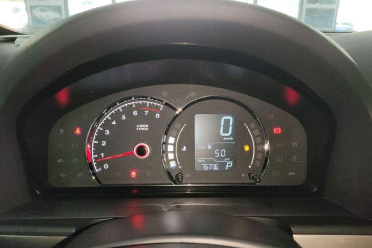 Used Roewe 350 2015 1.5L Automatic Luxury Sunroof Edition Odometer Close Up