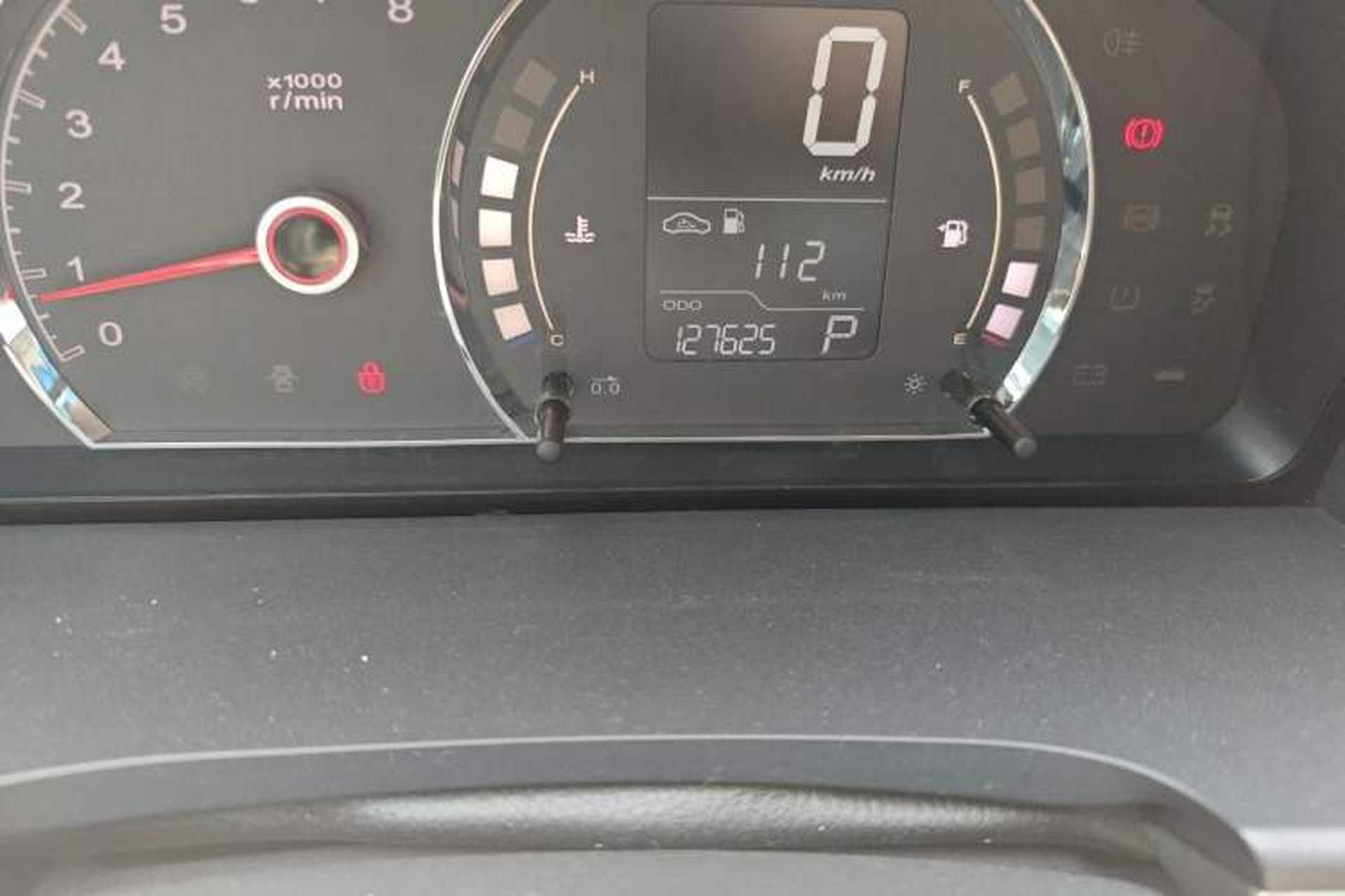 Used Roewe 350 2015 1.5L Automatic Luxury Sunroof Edition Odometer Close Up