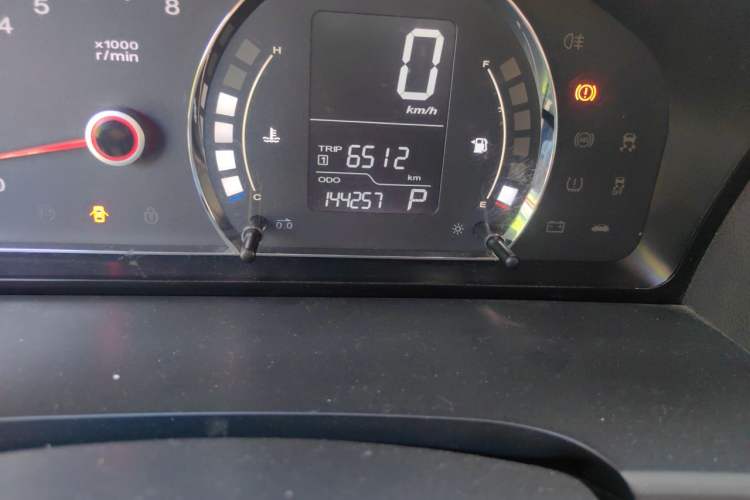Used Roewe 350 2015 1.5L Automatic Luxury Sunroof Edition Odometer Close Up