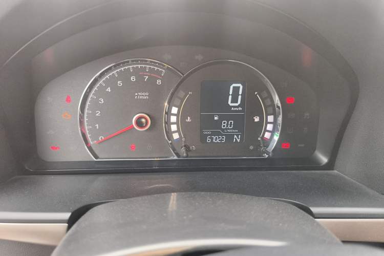 Used Roewe 350 2015 1.5L Automatic Luxury Sunroof Edition Odometer Close Up