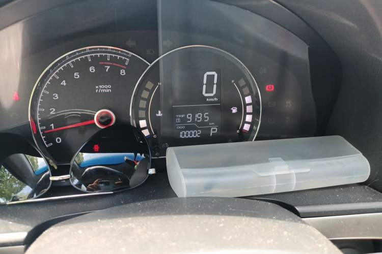 Used Roewe 350 2015 1.5L Automatic Luxury Sunroof Edition Odometer Close Up