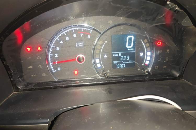 Used Roewe 350 2015 1.5L Manual Luxury Sunroof Edition Odometer Close Up