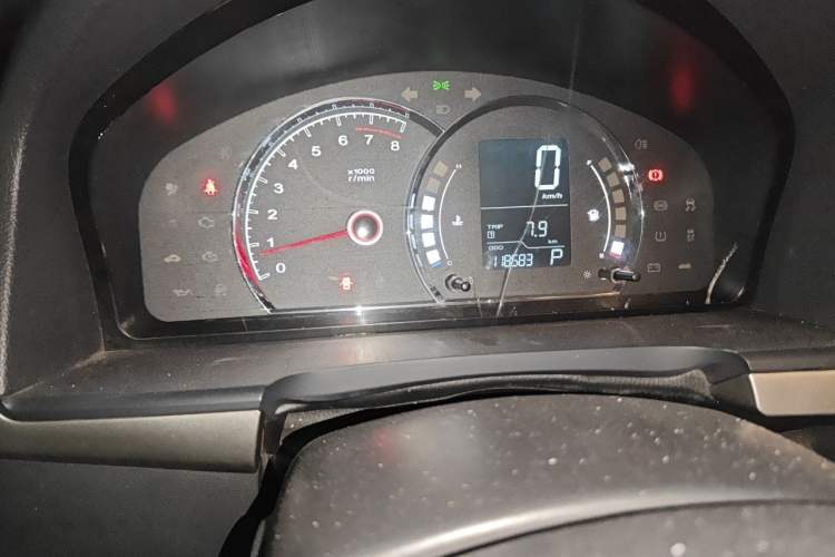 Used Roewe 350 2015 1.5L Automatic Luxury Sunroof Edition Odometer Close Up