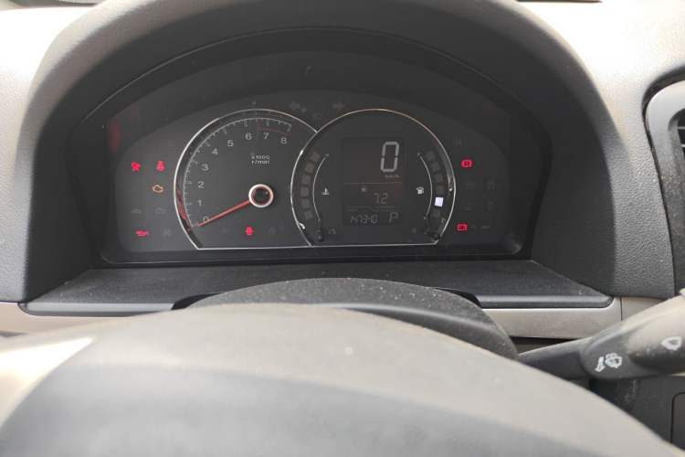 Used Roewe 350 2015 1.5L Automatic Luxury Sunroof Edition Odometer Close Up