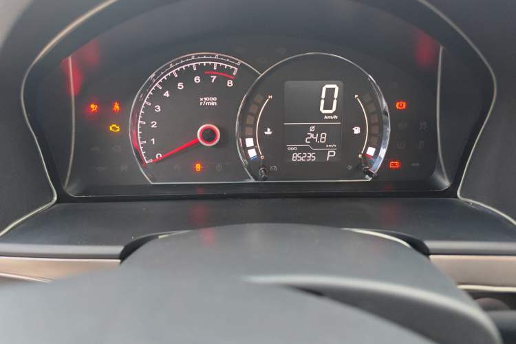 Used Roewe 350 2015 1.5L Automatic Luxury Sunroof Edition Odometer Close Up