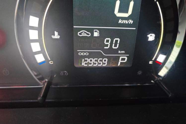 Used Roewe 350 2015 1.5L Automatic Luxury Sunroof Edition Odometer Close Up