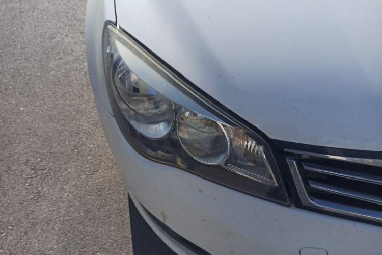 Used Roewe 350 2015 1.5L Manual Luxury Sunroof Edition Right Front Headlight