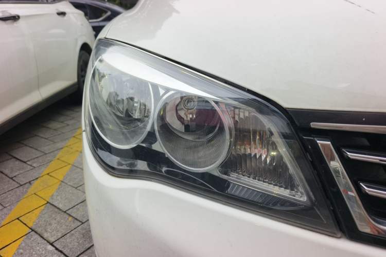 Used Roewe 350 2015 1.5L Automatic Luxury Sunroof Edition Right Front Headlight
