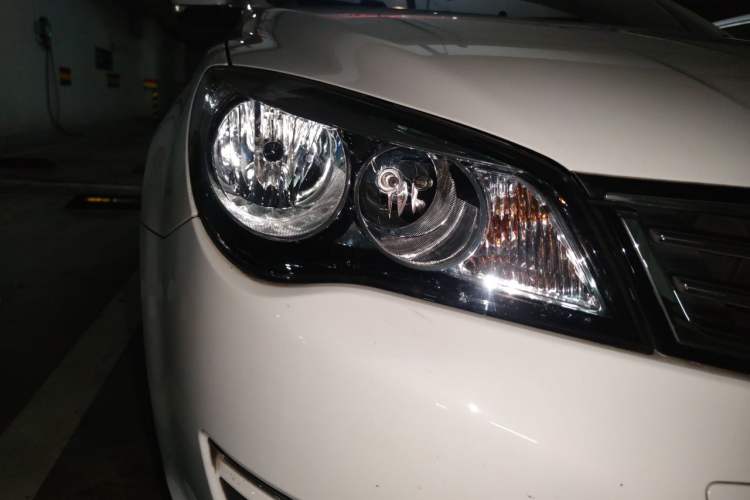 Used Roewe 350 2015 1.5L Automatic Luxury Sunroof Edition Right Front Headlight