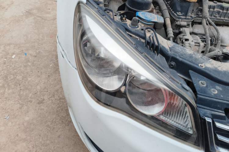 Used Roewe 350 2015 1.5L Manual Luxury Sunroof Edition Right Front Headlight