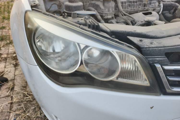 Used Roewe 350 2015 1.5L Manual Luxury Sunroof Edition Right Front Headlight