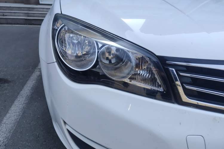 Used Roewe 350 2015 1.5L Automatic Luxury Sunroof Edition Right Front Headlight