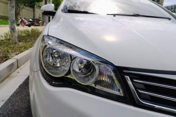 Used Roewe 350 2015 1.5L Manual Luxury Sunroof Edition Right Front Headlight