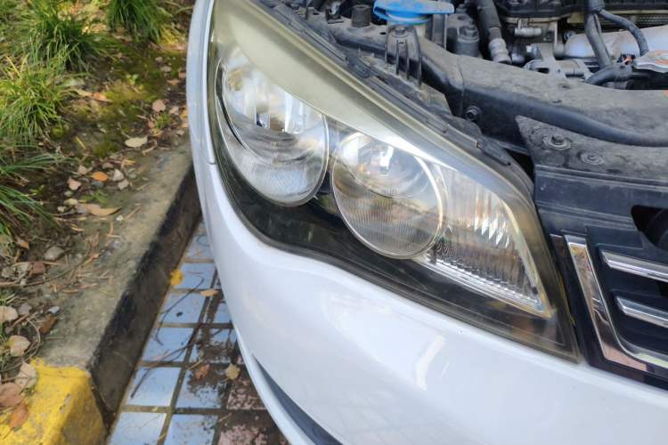 Used Roewe 350 2015 1.5L Automatic Luxury Sunroof Edition Right Front Headlight