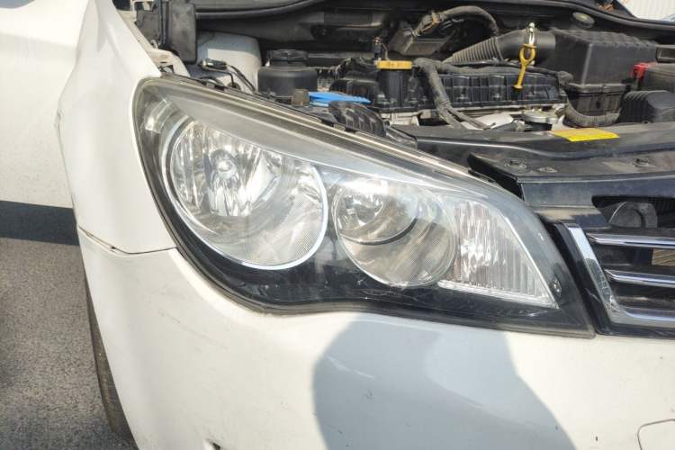 Used Roewe 350 2015 1.5L Automatic Luxury Sunroof Edition Right Front Headlight