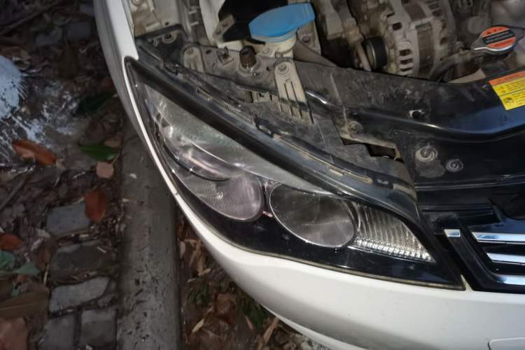 Used Roewe 350 2015 1.5L Manual Luxury Sunroof Edition Right Front Headlight