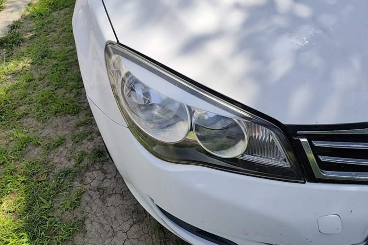 Used Roewe 350 2015 1.5L Manual Luxury Sunroof Edition Right Front Headlight