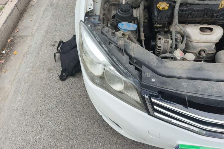 Used Roewe 350 2015 1.5L Manual Luxury Sunroof Edition Right Front Headlight