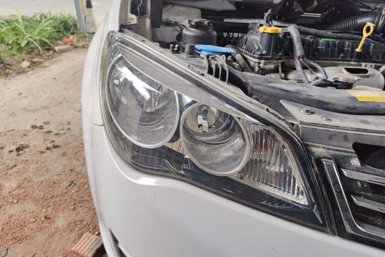 Used Roewe 350 2015 1.5L Manual Luxury Sunroof Edition Right Front Headlight