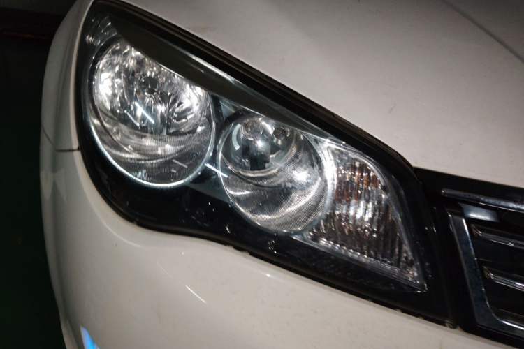 Used Roewe 350 2015 1.5L Manual Luxury Sunroof Edition Right Front Headlight