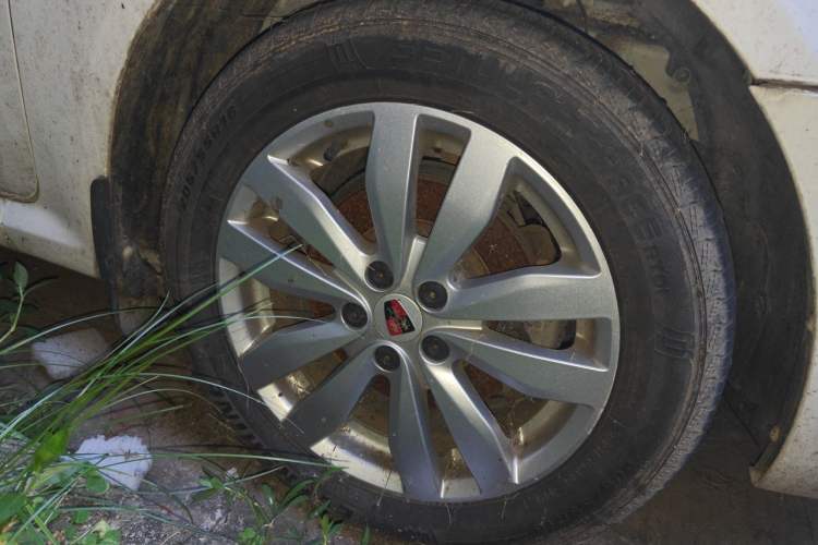 Used Roewe 350 2015 1.5L Manual Luxury Sunroof Edition Right Front Wheel Hub