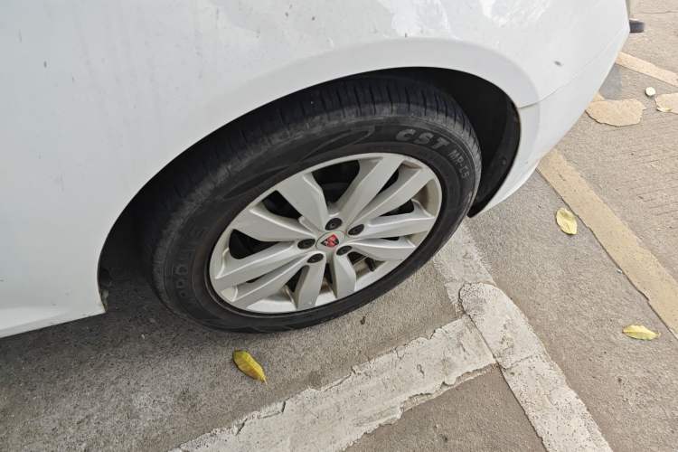 Used Roewe 350 2015 1.5L Manual Luxury Sunroof Edition Right Front Wheel Hub