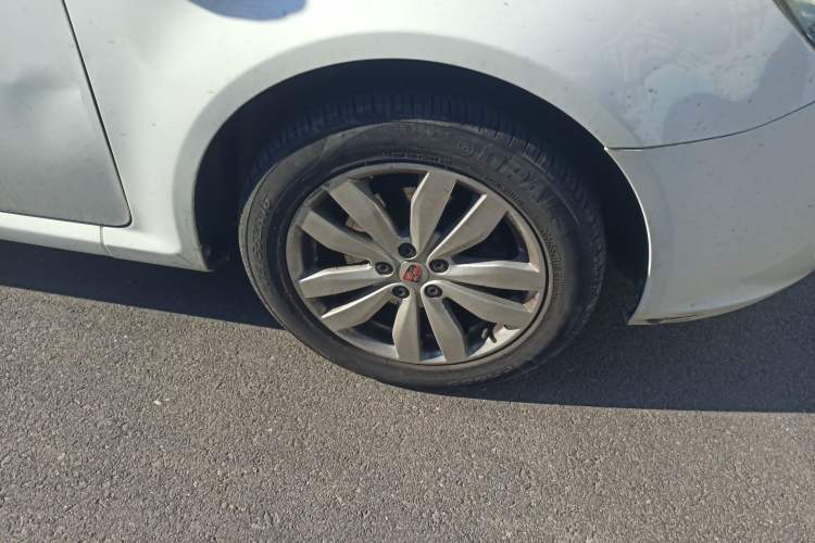 Used Roewe 350 2015 1.5L Manual Luxury Sunroof Edition Right Front Wheel Hub