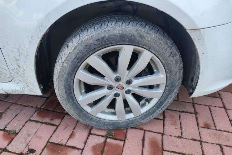Used Roewe 350 2015 1.5L Manual Luxury Sunroof Edition Right Front Wheel Hub
