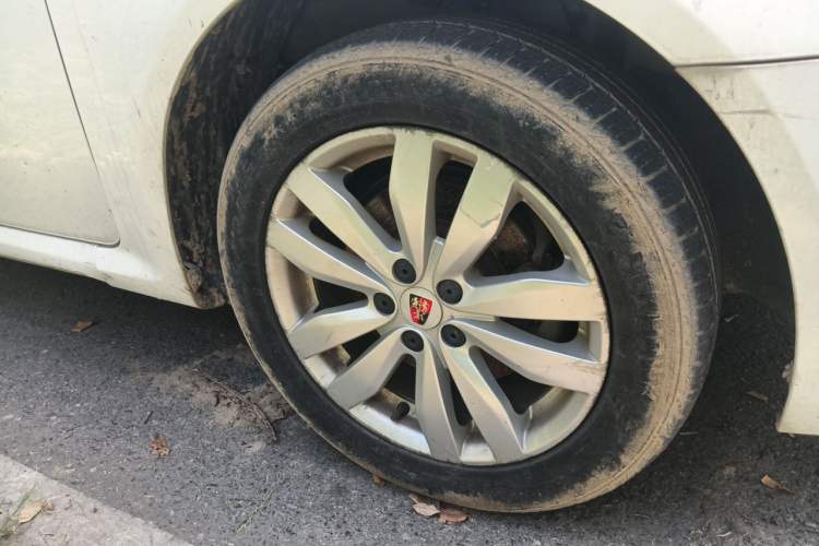 Used Roewe 350 2015 1.5L Manual Luxury Sunroof Edition Right Front Wheel Hub