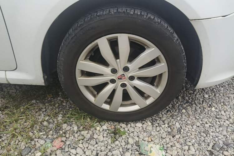 Used Roewe 350 2015 1.5L Manual Luxury Sunroof Edition Right Front Wheel Hub
