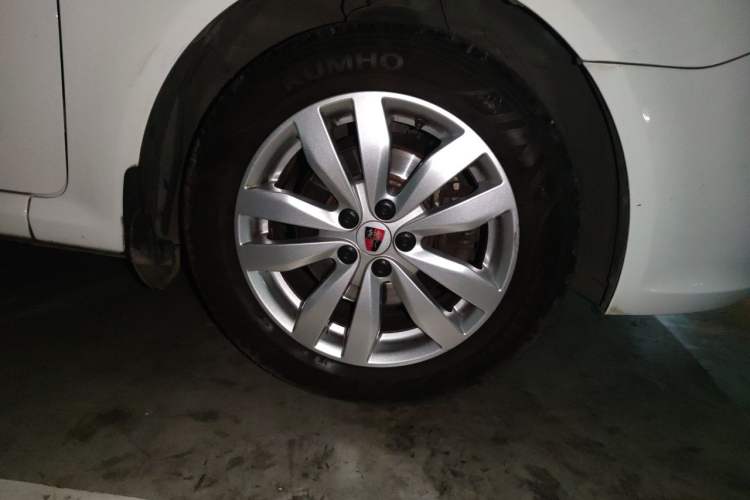 Used Roewe 350 2015 1.5L Automatic Luxury Sunroof Edition Right Front Wheel Hub