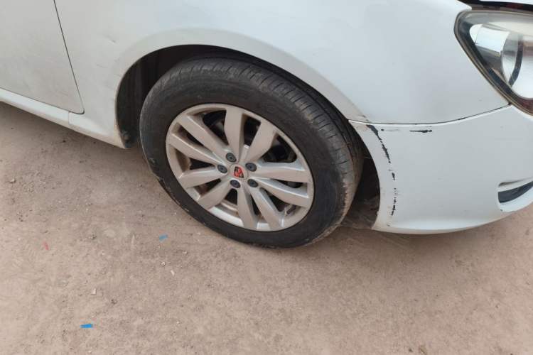 Used Roewe 350 2015 1.5L Manual Luxury Sunroof Edition Right Front Wheel Hub