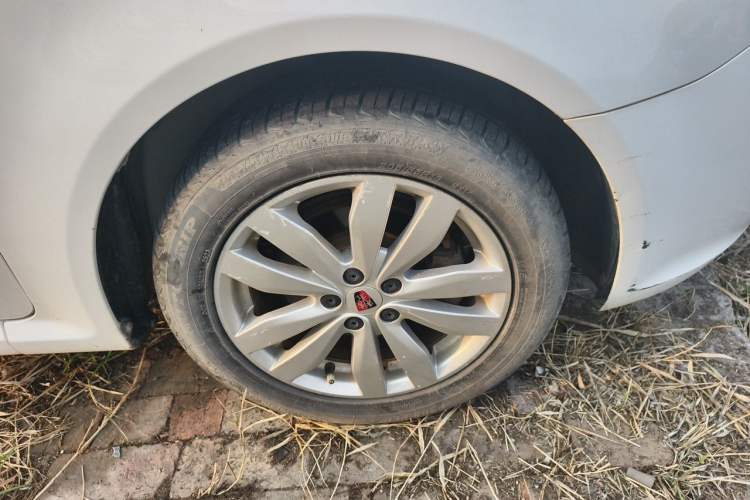 Used Roewe 350 2015 1.5L Manual Luxury Sunroof Edition Right Front Wheel Hub